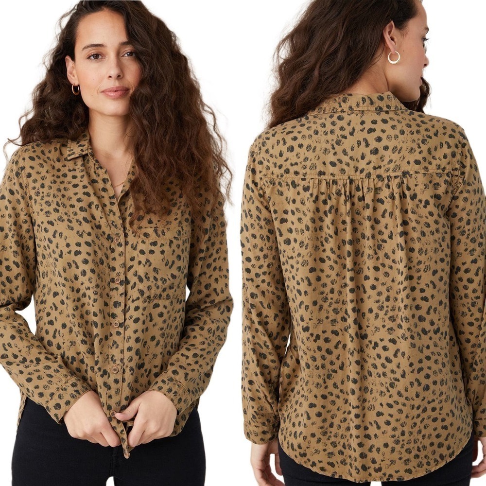 Bella Dahl Rounded Hem Button Down in Vintage Flax Dot Animal Print Size XS